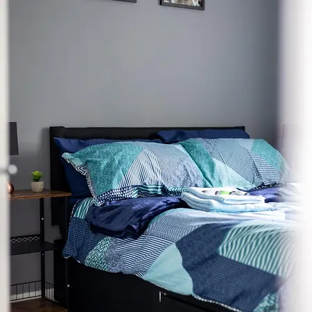 Alt-stay Accommodation, Stonecliffe Duo - 6 Bed 4 Bath - Contractors & Long * Leeds (West Yorkshire)