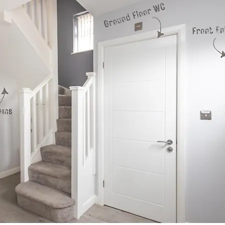 Alt-stay Accommodation, Stonecliffe Duo - 6 Bed 4 Bath - Contractors & Long Apartment