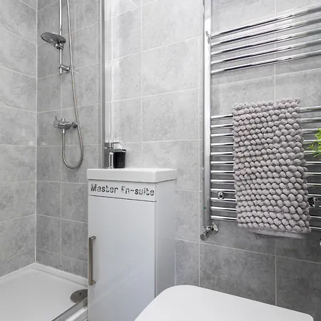 Apartment Alt-stay Accommodation, Stonecliffe Duo - 6 Bed 4 Bath - Contractors & Long Leeds (West Yorkshire)