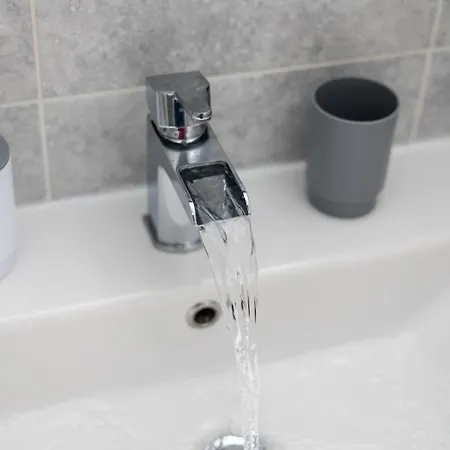 Alt-stay Accommodation, Stonecliffe Duo - 6 Bed 4 Bath - Contractors & Long Leeds (West Yorkshire)
