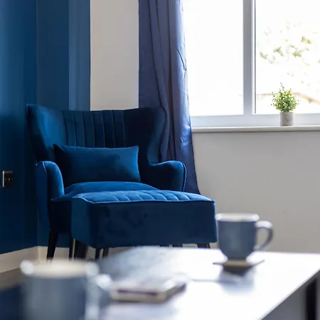 Alt-stay Accommodation, Stonecliffe Duo - 6 Bed 4 Bath - Contractors & Long * Leeds (West Yorkshire)