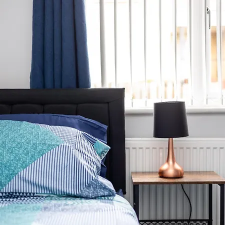 Alt-stay Accommodation, Stonecliffe Duo - 6 Bed 4 Bath - Contractors & Long Apartment Leeds (West Yorkshire)
