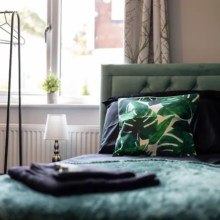 Alt-stay Accommodation, Stonecliffe Duo - 6 Bed 4 Bath - Contractors & Long