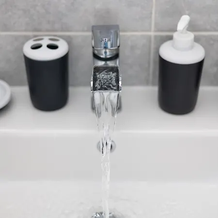 Alt-stay Accommodation, Stonecliffe Duo - 6 Bed 4 Bath - Contractors & Long Apartment Leeds (West Yorkshire)