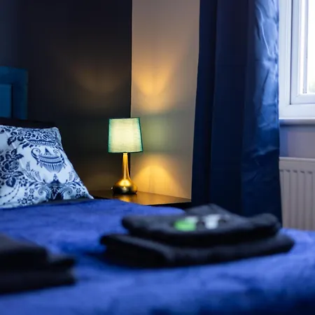 Apartment Alt-stay Accommodation, Stonecliffe Duo - 6 Bed 4 Bath - Contractors & Long Leeds (West Yorkshire)