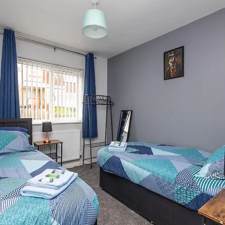 Alt-stay Accommodation, Stonecliffe Duo - 6 Bed 4 Bath - Contractors & Long Apartment