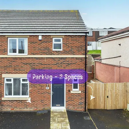 Stonecliffe Homes By Alt-stay 6 Bedroom Contractor And Corporate - 2x Semi Detached With 2 Kitchens, 2 Living Rooms, 4 Bathrooms, Parking, Netflix And Fast Wi Fi - Long Ready With Weekly And Monthly Rates