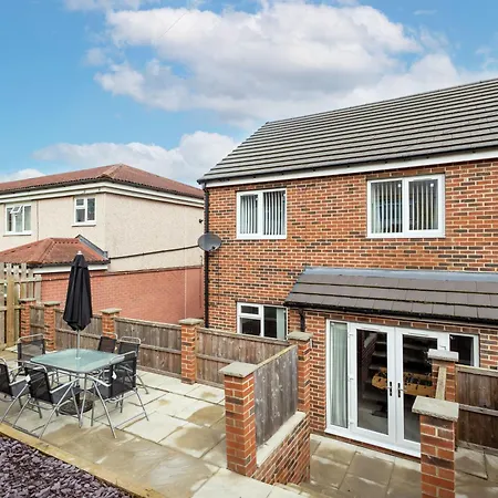 شقة Stonecliffe Homes By Alt-stay 6 Bedroom Contractor And Corporate - 2x Semi Detached With 2 Kitchens, 2 Living Rooms, 4 Bathrooms, Parking, Netflix And Fast Wi Fi - Long Ready With Weekly And Monthly Rates ليدز