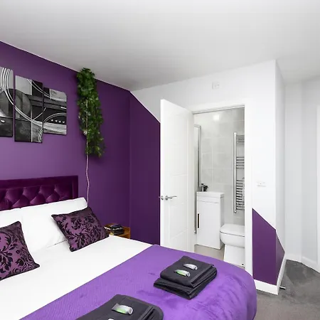 Stonecliffe Homes By Alt-stay 6 Bedroom Contractor And Corporate - 2x Semi Detached With 2 Kitchens, 2 Living Rooms, 4 Bathrooms, Parking, Netflix And Fast Wi Fi - Long Ready With Weekly And Monthly Rates * ليدز